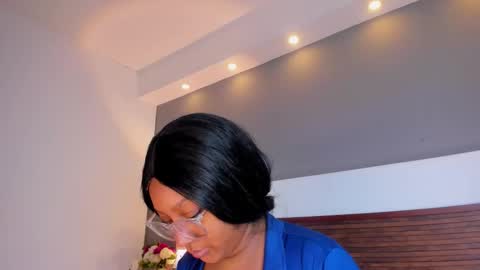 Snapshot of adelehottman chatting on 10-27-25, 12:20 Adele online show from 10-27-25, 12:20