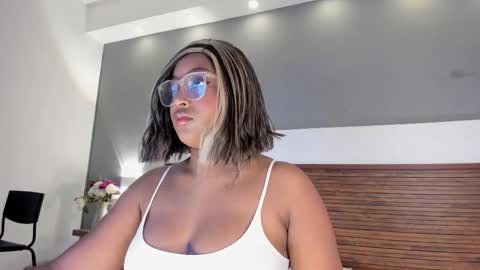 Snapshot of adelehottman chatting on 11-19-25, 12:16 Adele online show from 11-19-25, 12:16