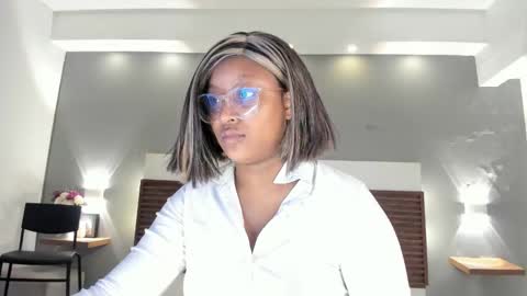 Snapshot of adelehottman chatting on 11-27-25, 12:07 Adele online show from 11-27-25, 12:07