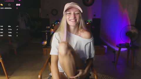 Snapshot of adelelyv chatting on 01-30-25, 02:58 Adele online show from 01-30-25, 02:58