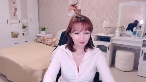 Snapshot of adelemoran chatting on 01-17-25, 10:12 AdeleMoran online show from 01-17-25, 10:12