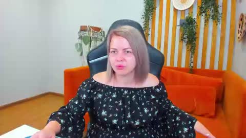 Snapshot of adeleravelle chatting on 08-09-26, 05:12 AdeleRavelle online show from 08-09-26, 05:12