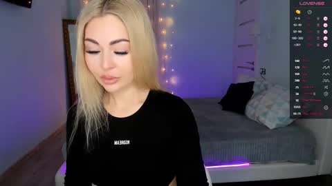 Snapshot of adeleroberts chatting on 02-10-25, 02:08 Adele online show from 02-10-25, 02:08