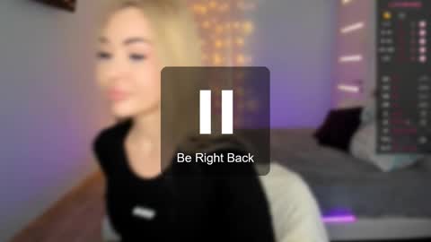 Snapshot of adeleroberts chatting on 02-10-25, 05:14 Adele online show from 02-10-25, 05:14