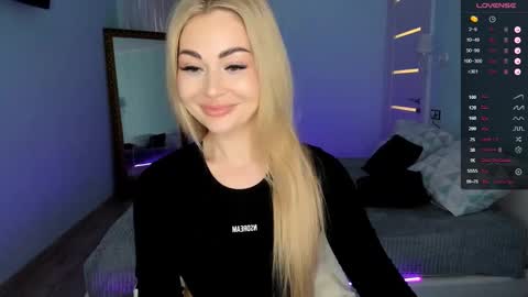 Snapshot of adeleroberts chatting on 02-10-25, 08:20 Adele online show from 02-10-25, 08:20