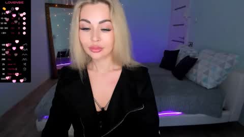 Snapshot of adeleroberts chatting on 02-21-25, 12:39 Adele online show from 02-21-25, 12:39