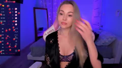 Snapshot of adeleroberts chatting on 11-10-25, 02:10 Adele online show from 11-10-25, 02:10