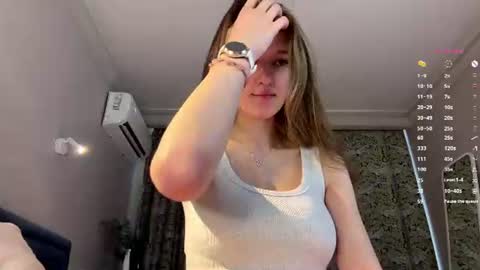 Snapshot of adeles_vibes chatting on 06-12-26, 04:22 Adele online show from 06-12-26, 04:22
