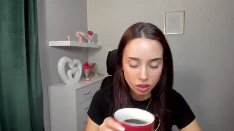 Adele online show from 04-20-26, 05:43