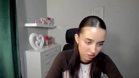 Adele online show from 04-21-26, 05:47