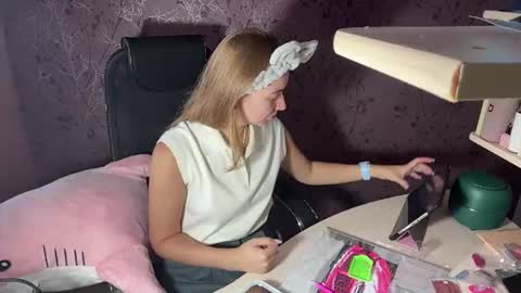 Snapshot of adeliacecil chatting on 07-26-26, 07:37 jennifer online show from 07-26-26, 07:37