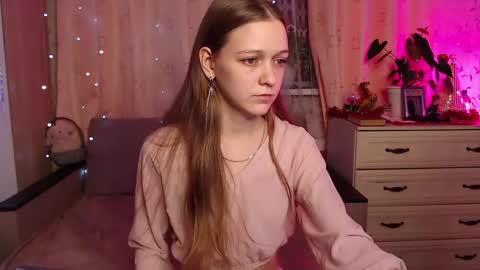 Snapshot of adelin_maxwell chatting on 12-18-24, 08:03 Lina online show from 12-18-24, 08:03