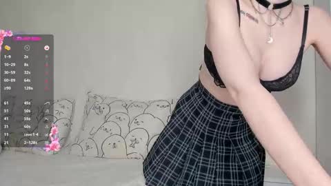 Snapshot of adelins_peach chatting on 11-22-25, 10:47 adelins_peach online show from 11-22-25, 10:47