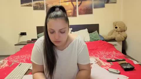 Adellineee online show from 04-28-26, 08:47