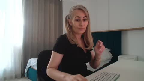 Adellyn online show from 06-14-26, 04:31