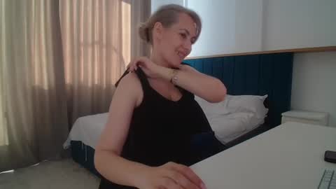 Adellyn online show from 06-19-26, 03:27