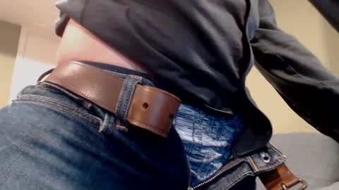 Snapshot of adequate_cock chatting on 11-21-25, 09:35 adequate_cock online show from 11-21-25, 09:35