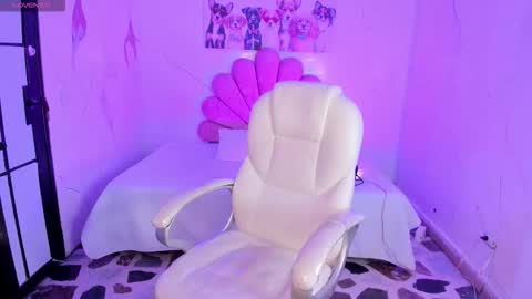 Snapshot of adharasweet1 chatting on 12-17-25, 05:35 AdharaSweet online show from 12-17-25, 05:35