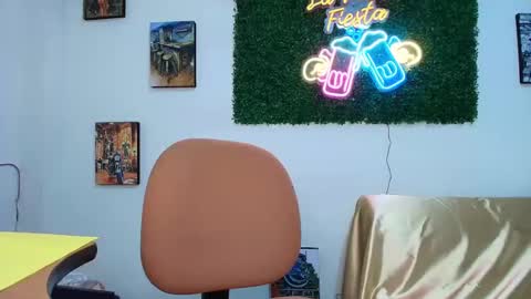 Snapshot of adhelexxx chatting on 10-23-25, 01:27 Adhele online show from 10-23-25, 01:27