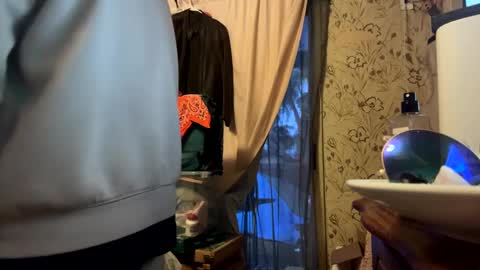 Snapshot of adick_ting chatting on 12-15-24, 01:02 adick_ting online show from 12-15-24, 01:02