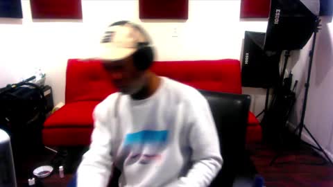 Snapshot of adick_ting chatting on 02-19-25, 04:34 adick_ting online show from 02-19-25, 04:34