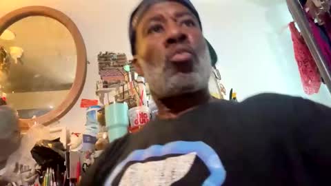 Snapshot of adick_ting chatting on 10-22-25, 02:50 adick_ting online show from 10-22-25, 02:50