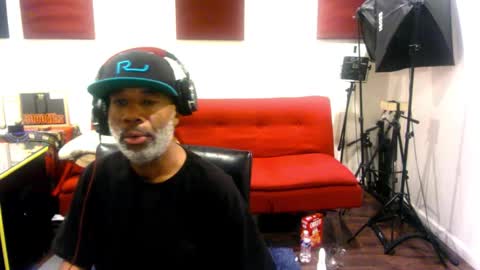 Snapshot of adick_ting chatting on 11-18-25, 10:41 adick_ting online show from 11-18-25, 10:41