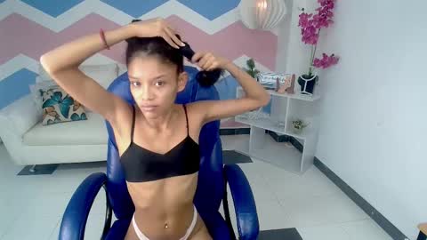 adisson_petite1 online show from 11-03-25, 12:17