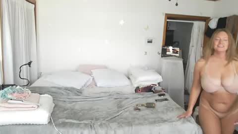 Snapshot of adorable22 chatting on 07-28-26, 03:43 adorable22 online show from 07-28-26, 03:43