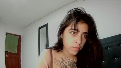 Snapshot of adri_gomez1 chatting on 10-05-25, 07:50 online show from 10-05-25, 07:50