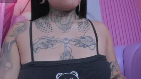 Snapshot of adri_tatto_ chatting on 05-28-26, 08:06 ADRI online show from 05-28-26, 08:06