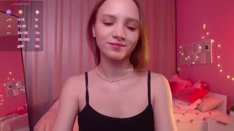 Snapshot of adria_arjona chatting on 06-14-26, 07:43 Eva online show from 06-14-26, 07:43