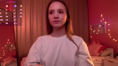 Snapshot of adria_arjona chatting on 06-18-26, 09:36 Eva online show from 06-18-26, 09:36
