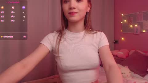 Snapshot of adria_arjona chatting on 06-20-26, 07:44 Eva online show from 06-20-26, 07:44