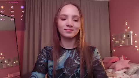 Snapshot of adria_arjona chatting on 06-24-26, 01:15 Eva online show from 06-24-26, 01:15