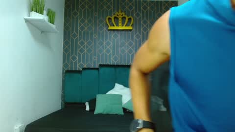 Snapshot of adrian_rae chatting on 01-09-25, 11:47 online show from 01-09-25, 11:47