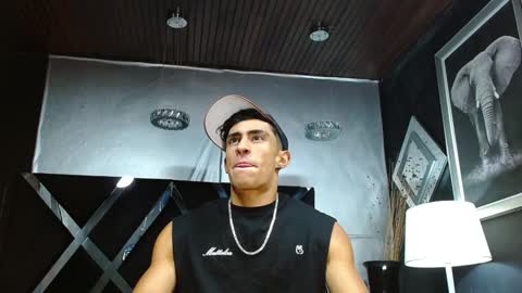 Snapshot of adrian_rae chatting on 01-28-25, 11:28 online show from 01-28-25, 11:28