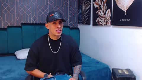 Snapshot of adrian_rae chatting on 03-07-25, 11:40 online show from 03-07-25, 11:40