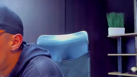 Snapshot of adrian_rae chatting on 09-30-25, 12:26 online show from 09-30-25, 12:26