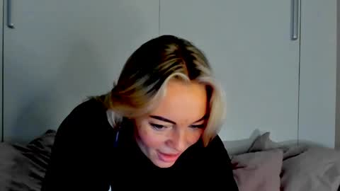 Snapshot of adriana_coy_ chatting on 05-27-26, 04:37 Adriana online show from 05-27-26, 04:37