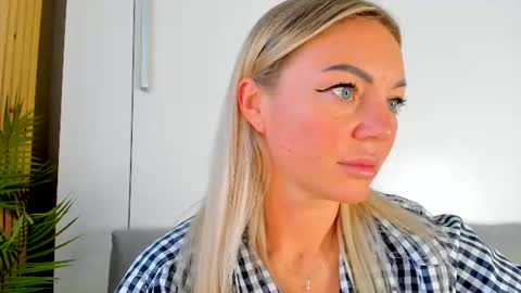 Snapshot of adriana_coy_ chatting on 08-03-26, 09:04 Adriana online show from 08-03-26, 09:04