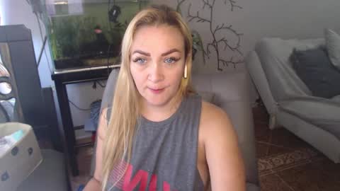 Adriana Paredes  online show from 03-08-25, 12:09