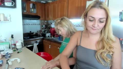 Snapshot of adrianapdes chatting on 05-07-26, 06:57 Adriana Paredes online show from 05-07-26, 06:57