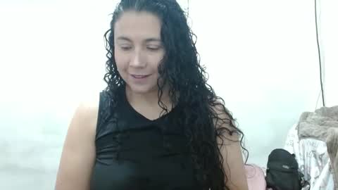 Snapshot of adrianatellez chatting on 09-16-25, 02:51 Adriana Tellez online show from 09-16-25, 02:51