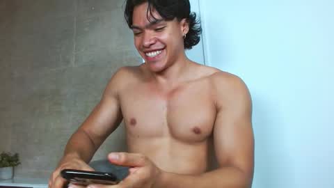 adriel_escalante online show from 11-02-25, 03:42