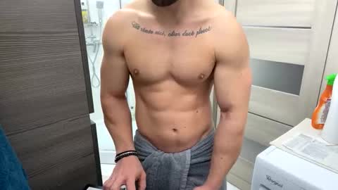 Snapshot of advp69 chatting on 10-27-25, 05:44 Mrrfitt online show from 10-27-25, 05:44