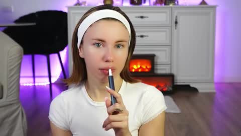Snapshot of aelia_anara chatting on 10-18-25, 04:15 Aelia online show from 10-18-25, 04:15