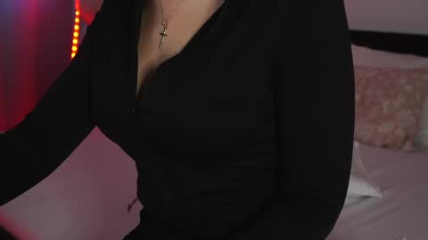 Snapshot of aelia_anara chatting on 05-05-26, 03:03 Aelia online show from 05-05-26, 03:03