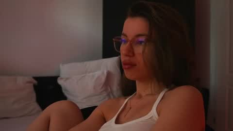 Snapshot of aelia_anara chatting on 05-31-26, 04:42 Aelia online show from 05-31-26, 04:42