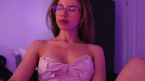 Snapshot of aelia_anara chatting on 06-15-26, 05:09 Aelia online show from 06-15-26, 05:09